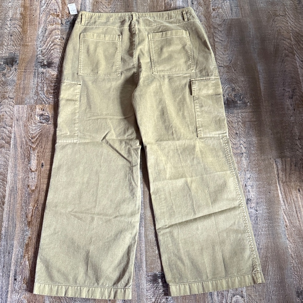 Gap | Loose Khaki Cargo Pants - Picture 7 of 9